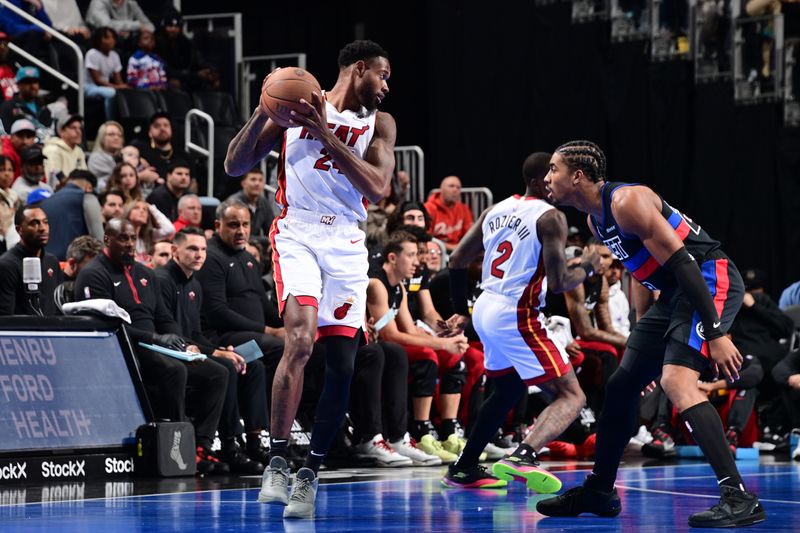 DETROIT, MI - NOVEMBER 12: Haywood Highsmith #24 of the Miami Heat handles the ball during the game against the Detroit Pistons during the Emirates NBA Cup game on November 12, 2024 at Little Caesars Arena in Detroit, Michigan. NOTE TO USER: User expressly acknowledges and agrees that, by downloading and/or using this photograph, User is consenting to the terms and conditions of the Getty Images License Agreement. Mandatory Copyright Notice: Copyright 2024 NBAE (Photo by Chris Schwegler/NBAE via Getty Images)