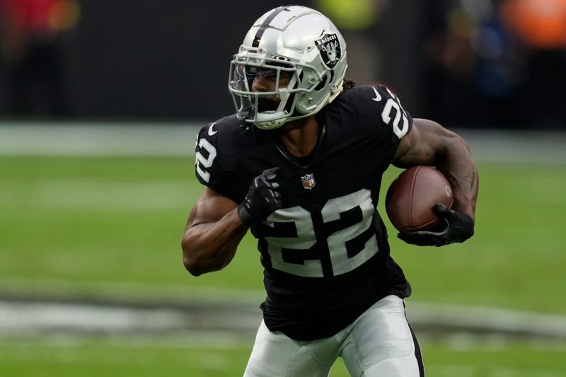 Las Vegas Raiders running back Ameer Abdullah (22) runs against the Arizona Cardinals during the first half of an NFL football game Sunday, Sept. 18, 2022, in Las Vegas. (AP Photo/John Locher)