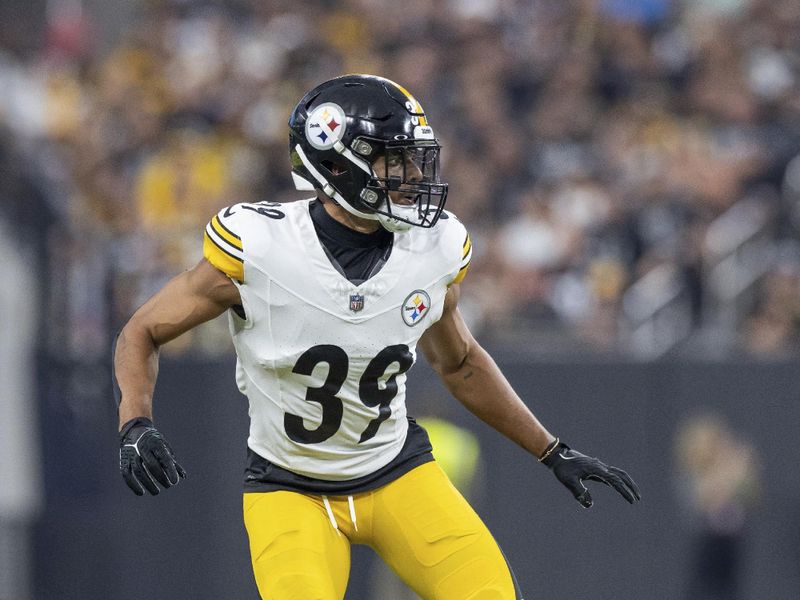 Pittsburgh Steelers safety Minkah Fitzpatrick (39) against the Las Vegas Raiders in an NFL football game, Sunday, Sept. 24, 2023, in Las Vegas, NV. Steelers won 23-18. (AP Photo/Jeff Lewis)