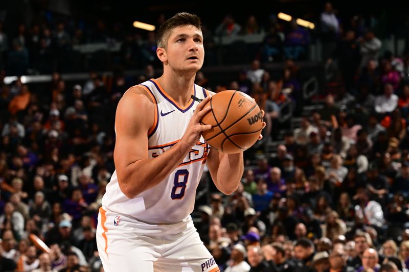 PHOENIX, AZ - NOVEMBER 4: Grayson Allen #8 of the Phoenix Suns shoots a free throw during the game against the Philadelphia 76ers on November 4, 2024 at Footprint Center in Phoenix, Arizona. NOTE TO USER: User expressly acknowledges and agrees that, by downloading and or using this photograph, user is consenting to the terms and conditions of the Getty Images License Agreement. Mandatory Copyright Notice: Copyright 2024 NBAE (Photo by Kate Frese/NBAE via Getty Images)