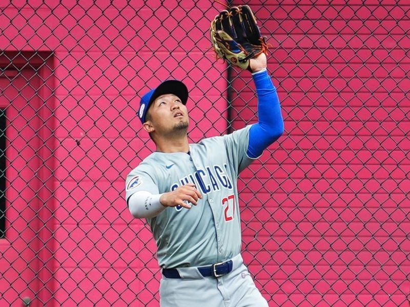 Jul 28, 2024; Kansas City, Missouri, USA; Chicago Cubs right fielder Seiya Suzuki (27) catches a fly ball at the wall during the eighth inning against the Kansas City Royals at Kauffman Stadium. Mandatory Credit: Jay Biggerstaff-USA TODAY Sports