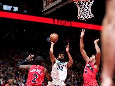 TORONTO, CANADA - OCTOBER 25: Karl-Anthony Towns #32 of the Minnesota Timberwolves shoots the ball during the game against the Toronto Raptors on October 25, 2023 at the Scotiabank Arena in Toronto, Ontario, Canada.  NOTE TO USER: User expressly acknowledges and agrees that, by downloading and or using this Photograph, user is consenting to the terms and conditions of the Getty Images License Agreement.  Mandatory Copyright Notice: Copyright 2023 NBAE (Photo by Mark Blinch/NBAE via Getty Images)