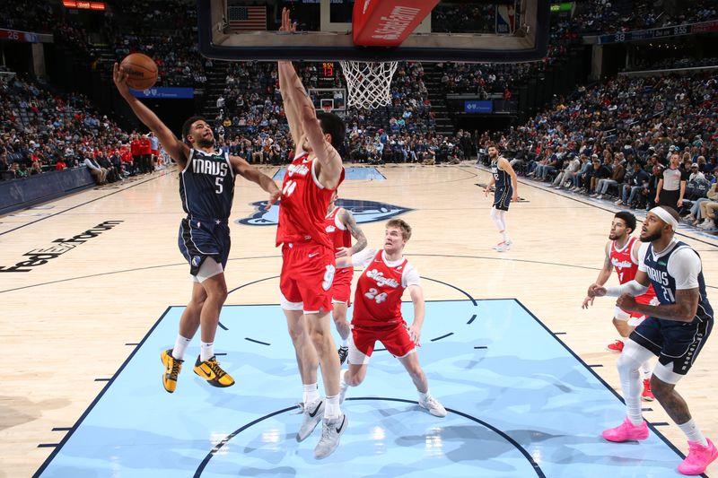 MEMPHIS, TN - JANUARY 6:  Quentin Grimes #5 of the Dallas Mavericks drives to the basket during the game against the Memphis Grizzlies  on January  6, 2024 at FedExForum in Memphis, Tennessee. NOTE TO USER: User expressly acknowledges and agrees that, by downloading and or using this photograph, User is consenting to the terms and conditions of the Getty Images License Agreement. Mandatory Copyright Notice: Copyright 2024 NBAE (Photo by Joe Murphy/NBAE via Getty Images)