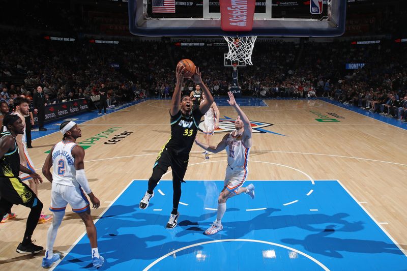 OKLAHOMA CITY, OK - MARCH 12: Myles Turner #33 of the Indiana Pacers drives to the basket during the game against the Oklahoma City Thunder on March 12, 2024 at Paycom Arena in Oklahoma City, Oklahoma. NOTE TO USER: User expressly acknowledges and agrees that, by downloading and or using this photograph, User is consenting to the terms and conditions of the Getty Images License Agreement. Mandatory Copyright Notice: Copyright 2024 NBAE (Photo by Zach Beeker/NBAE via Getty Images)