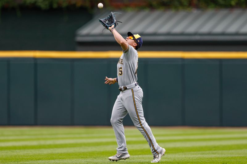 Aug 13, 2023; Chicago, Illinois, USA; Milwaukee Brewers right fielder Tyrone Taylor (15) catches a fly ball hit by Chicago White Sox right fielder Gavin Sheets (32) during the sixth inning at Guaranteed Rate Field. Mandatory Credit: Kamil Krzaczynski-USA TODAY Sports