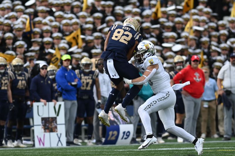 Oct 21, 2023; Annapolis, Maryland, USA;  Navy Midshipmen wide receiver Nathan Kent (82) makes a catch during the second half against the Air Force Falcons at Navy-Marine Corps Memorial Stadium. Mandatory Credit: Tommy Gilligan-USA TODAY Sports