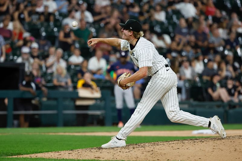 Jun 18, 2024; Chicago, Illinois, USA; Chicago White Sox starting pitcher Jonathan Cannon (48) delivers a pitch agains the Houston Astros during the eight inning at Guaranteed Rate Field. Mandatory Credit: Kamil Krzaczynski-USA TODAY Sports