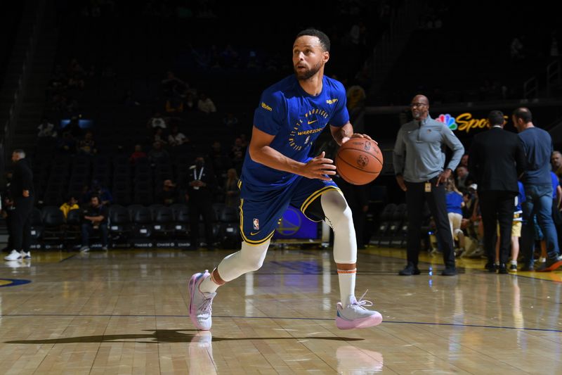 SAN FRANCISCO, CA - OCTOBER 11: Stephen Curry #30 of the Golden State Warriors warms up before the game against the Sacramento Kings during a NBA Preseason game on October 11, 2024 at Chase Center in San Francisco, California. NOTE TO USER: User expressly acknowledges and agrees that, by downloading and or using this photograph, user is consenting to the terms and conditions of Getty Images License Agreement. Mandatory Copyright Notice: Copyright 2024 NBAE (Photo by Noah Graham/NBAE via Getty Images)