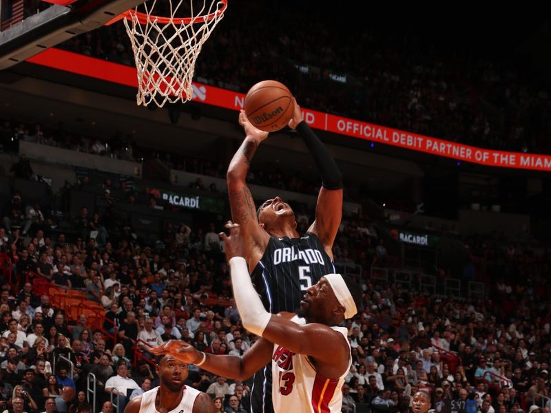 MIAMI, FL - OCTOBER 23: Paolo Banchero #5 of the Orlando Magic drives to the basket during the game against the Miami Heat on October 23, 2024 at Kaseya Center in Miami, Florida. NOTE TO USER: User expressly acknowledges and agrees that, by downloading and or using this Photograph, user is consenting to the terms and conditions of the Getty Images License Agreement. Mandatory Copyright Notice: Copyright 2024 NBAE (Photo by Issac Baldizon/NBAE via Getty Images)