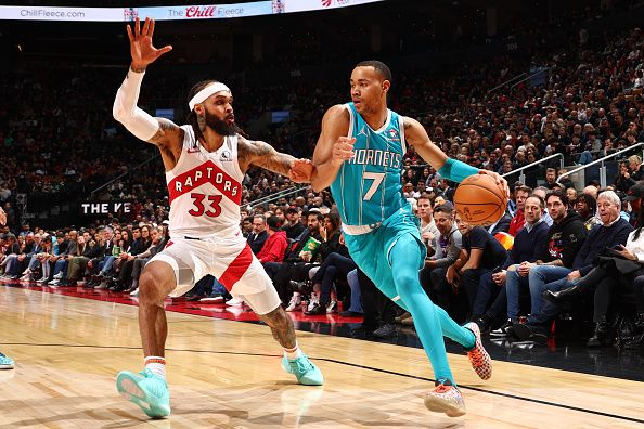 TORONTO, CANADA - DECEMBER 18:  Bryce McGowans #7 of the Charlotte Hornets drives to the basket during the game against the Toronto Raptors on December 18, 2023 at the Scotiabank Arena in Toronto, Ontario, Canada.  NOTE TO USER: User expressly acknowledges and agrees that, by downloading and or using this Photograph, user is consenting to the terms and conditions of the Getty Images License Agreement.  Mandatory Copyright Notice: Copyright 2023 NBAE (Photo by Vaughn Ridley/NBAE via Getty Images)