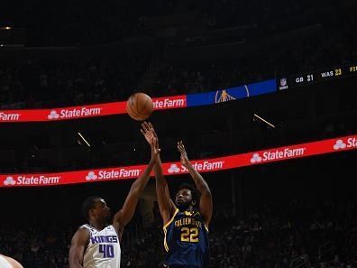 SAN FRANCISCO, CA - OCTOBER 23: Andrew Wiggins #22 of the Golden State Warriors shoots a three point basket during the game against the Sacramento Kings on October 23, 2022 at Chase Center in San Francisco, California. NOTE TO USER: User expressly acknowledges and agrees that, by downloading and or using this photograph, user is consenting to the terms and conditions of Getty Images License Agreement. Mandatory Copyright Notice: Copyright 2022 NBAE (Photo by Noah Graham/NBAE via Getty Images)