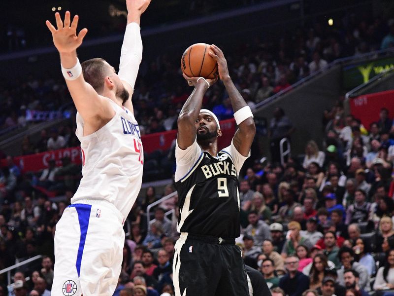 LOS ANGELES, CA - MARCH 10: Bobby Portis #9 of the Milwaukee Bucks shoots the ball during the game against the LA Clippers on March 10, 2024 at Crypto.Com Arena in Los Angeles, California. NOTE TO USER: User expressly acknowledges and agrees that, by downloading and/or using this Photograph, user is consenting to the terms and conditions of the Getty Images License Agreement. Mandatory Copyright Notice: Copyright 2024 NBAE (Photo by Adam Pantozzi/NBAE via Getty Images)