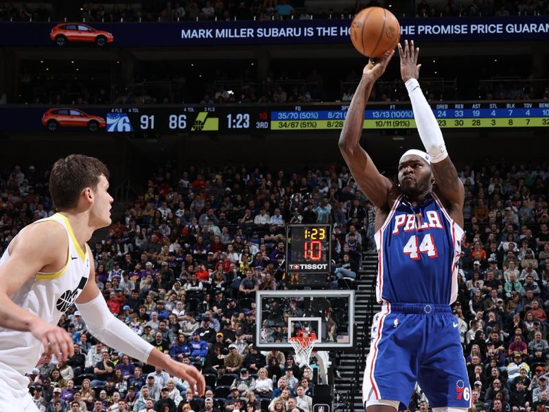 SALT LAKE CITY, UT - FEBRUARY 1: Paul Reed #44 of the Philadelphia 76ers shoots the ball during the game against the Utah Jazz on February 1, 2024 at Delta Center in Salt Lake City, Utah. NOTE TO USER: User expressly acknowledges and agrees that, by downloading and or using this Photograph, User is consenting to the terms and conditions of the Getty Images License Agreement. Mandatory Copyright Notice: Copyright 2024 NBAE (Photo by Melissa Majchrzak/NBAE via Getty Images)
