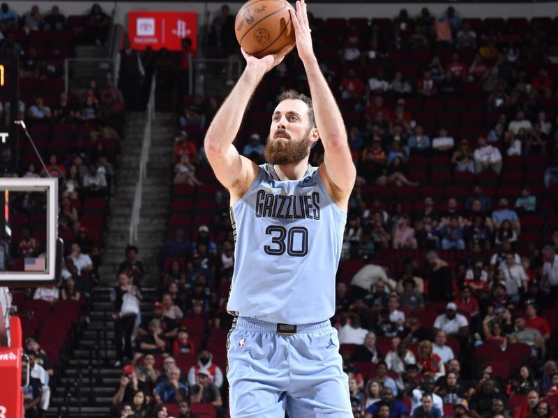 HOUSTON, TX - OCTOBER 25: Jay Huff #30 of the Memphis Grizzlies shoots the ball during the game against the Houston Rockets on October 25, 2024 at the Toyota Center in Houston, Texas. NOTE TO USER: User expressly acknowledges and agrees that, by downloading and or using this photograph, User is consenting to the terms and conditions of the Getty Images License Agreement. Mandatory Copyright Notice: Copyright 2024 NBAE (Photo by Logan Riely/NBAE via Getty Images)