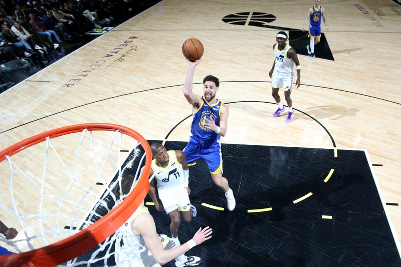 SALT LAKE CITY, UT - FEBRUARY 15: Klay Thompson #11 of the Golden State Warriors shoots the ball during the game against the Utah Jazz on February 15, 2024 at Delta Center in Salt Lake City, Utah. NOTE TO USER: User expressly acknowledges and agrees that, by downloading and or using this Photograph, User is consenting to the terms and conditions of the Getty Images License Agreement. Mandatory Copyright Notice: Copyright 2024 NBAE (Photo by Melissa Majchrzak/NBAE via Getty Images)