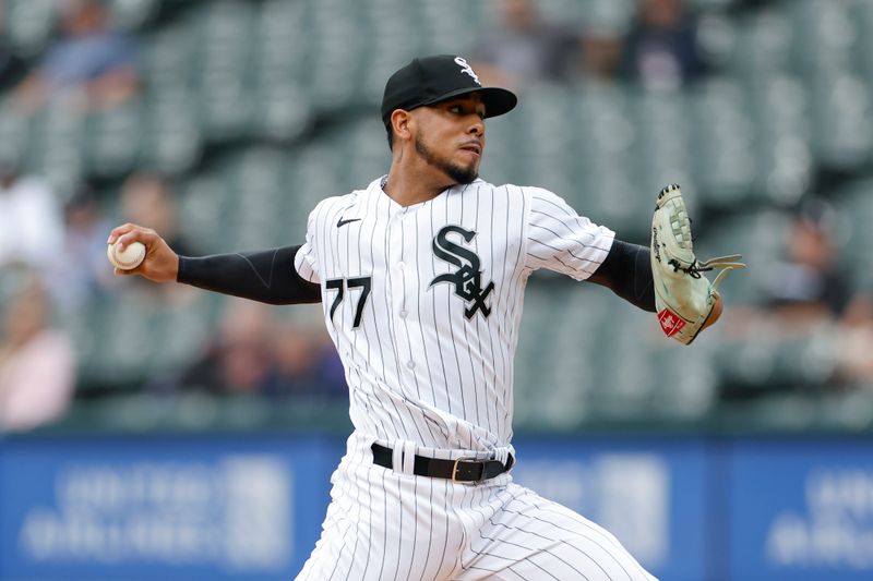 Sep 27, 2023; Chicago, Illinois, USA; Chicago White Sox starting pitcher Luis Patino (77) delivers a pitch against the Arizona Diamondbacks during the first inning at Guaranteed Rate Field. Mandatory Credit: Kamil Krzaczynski-USA TODAY Sports