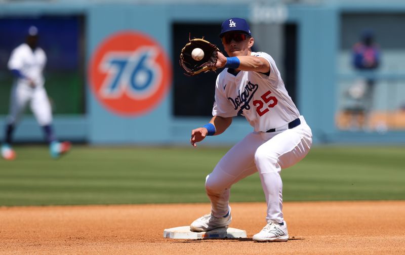 Jun 5, 2025; Los Angeles, California, USA; Los Angeles Dodgers second baseman Tommy Edman (25) makes a force out at second during the fifth inning against the New York Mets at Dodger Stadium. Mandatory Credit: Jason Parkhurst-Imagn Images