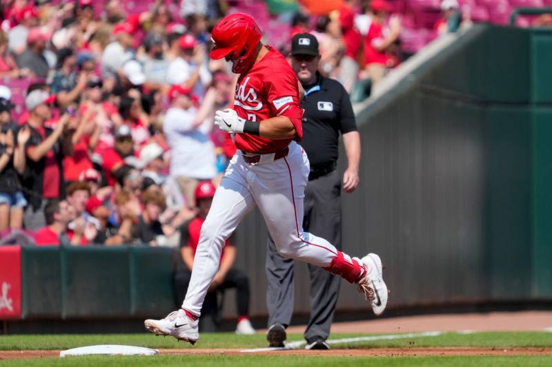 Jul 13, 2024; Cincinnati, Ohio, USA;Cincinnati Reds first baseman Spencer Steer (7) rounds third on a solo home run in the second inning of the MLB National League game between the Cincinnati Reds and the Miami Marlins at Great American Ball Park in downtown Cincinnati on Saturday, July 13, 2024. The Reds led 1-0 after two innings.
Mandatory Credit: Sam Greene/The Enquirer-The Cincinnati Enquirer-USA TODAY Sports