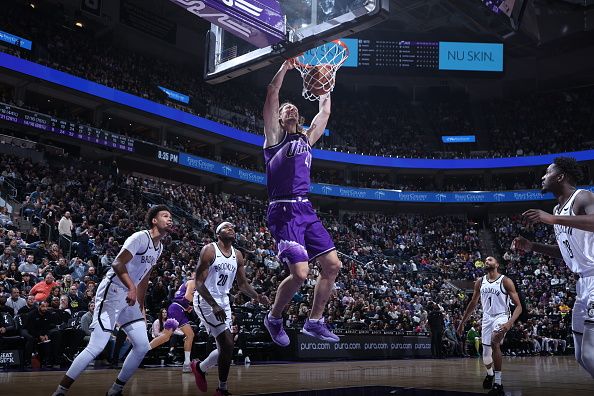 SALT LAKE CITY, UT - DECEMBER 18: Kelly Olynyk #41 of the Utah Jazz dunks the ball during the game against the Brooklyn Nets on December 18, 2023 at vivint.SmartHome Arena in Salt Lake City, Utah. NOTE TO USER: User expressly acknowledges and agrees that, by downloading and or using this Photograph, User is consenting to the terms and conditions of the Getty Images License Agreement. Mandatory Copyright Notice: Copyright 2023 NBAE (Photo by Melissa Majchrzak/NBAE via Getty Images)