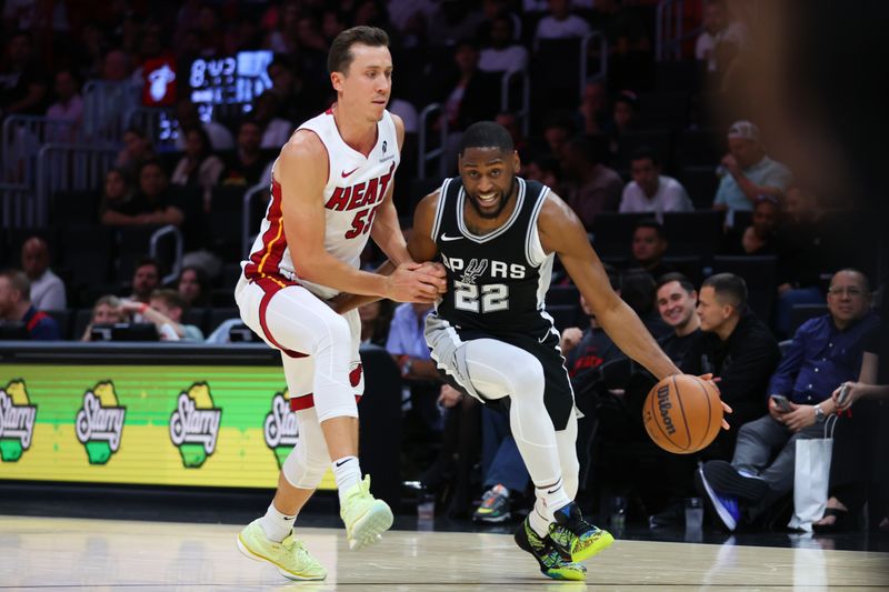 MIAMI, FLORIDA - OCTOBER 15: Malaki Branham #22 of the San Antonio Spurs drives against Duncan Robinson #55 of the Miami Heat during the fourth quarter of a preseason game at Kaseya Center on October 15, 2024 in Miami, Florida. NOTE TO USER: User expressly acknowledges and agrees that, by downloading and or using this photograph, User is consenting to the terms and conditions of the Getty Images License Agreement. (Photo by Megan Briggs/Getty Images)