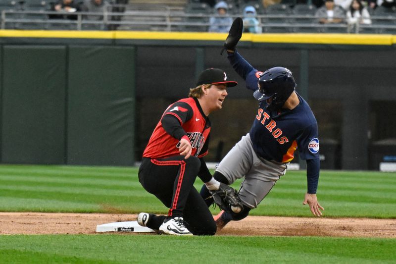 May 2, 2025; Chicago, Illinois, USA;  Chicago White Sox second baseman Chase Meidroth (10) catches Houston Astros outfielder Jose Altuve (27) on an attempted steal during the first inning at Rate Field. Mandatory Credit: Matt Marton-Imagn Images
