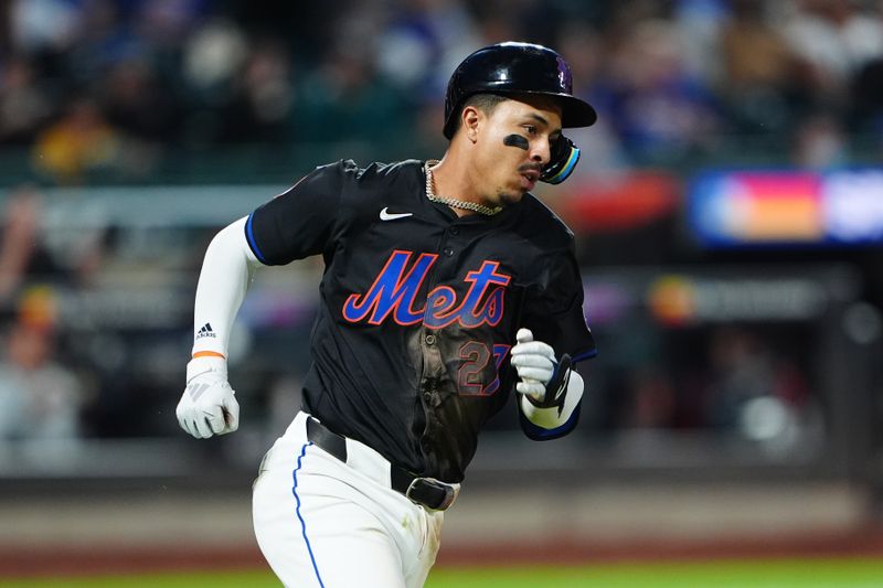 May 31, 2024; New York City, New York, USA; New York Mets third baseman Mark Vientos (27) runs out an RBI single against the Arizona Diamondbacks during the fourth inning at Citi Field. Mandatory Credit: Gregory Fisher-USA TODAY Sports