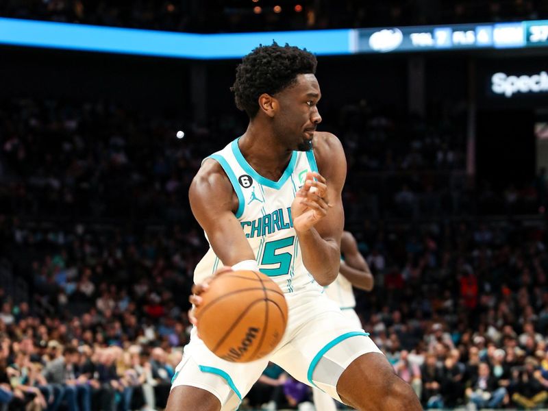 CHARLOTTE, NC - JANUARY 4: Mark Williams #5 of the Charlotte Hornets passes the ball during the game against the Memphis Grizzlies on January 4, 2023 at Spectrum Center in Charlotte, North Carolina. NOTE TO USER: User expressly acknowledges and agrees that, by downloading and or using this photograph, User is consenting to the terms and conditions of the Getty Images License Agreement. Mandatory Copyright Notice: Copyright 2023 NBAE (Photo by Brock Williams-Smith/NBAE via Getty Images)