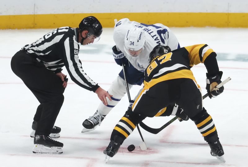 Nov 29, 2025; Pittsburgh, Pennsylvania, USA;  Toronto Maple Leafs center Auston Matthews (34) and Pittsburgh Penguins center Sidney Crosby (87) take a face-off during the third period at PPG Paints Arena. Mandatory Credit: Charles LeClaire-Imagn Images