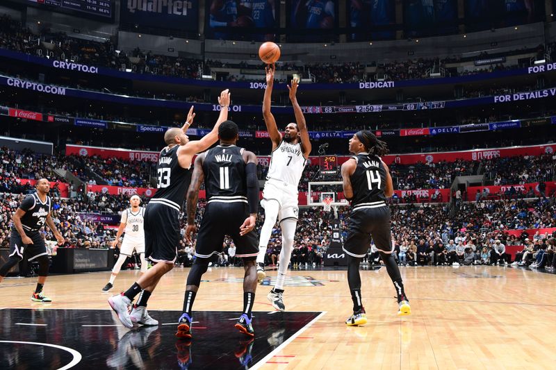 LOS ANGELES, CA - NOVEMBER 12: Kevin Durant #7 of the Brooklyn Nets shoots the ball during the game against the LA Clippers on November 12, 2022 at Crypto.com Arena in Los Angeles, California. NOTE TO USER: User expressly acknowledges and agrees that, by downloading and/or using this Photograph, user is consenting to the terms and conditions of the Getty Images License Agreement. Mandatory Copyright Notice: Copyright 2022 NBAE (Photo by Adam Pantozzi/NBAE via Getty Images)