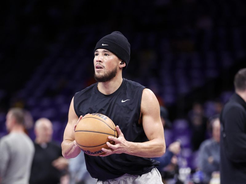 PHOENIX, ARIZONA - NOVEMBER 10: Devin Booker #1 of the Phoenix Suns works out prior to the NBA In-Season Tournament game against the Los Angeles Lakers at Footprint Center on November 10, 2023 in Phoenix, Arizona. NOTE TO USER: User expressly acknowledges and agrees that, by downloading and or using this photograph, User is consenting to the terms and conditions of the Getty Images License Agreement. (Photo by Chris Coduto/Getty Images)