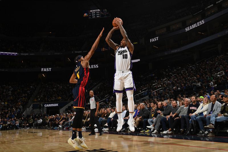 SAN FRANCISCO, CA - JANUARY 5:  DeMar DeRozan #10 of the Sacramento Kings shoots the ball during the game against the Golden State Warriors on January 5, 2025 at Chase Center in San Francisco, California. NOTE TO USER: User expressly acknowledges and agrees that, by downloading and or using this photograph, user is consenting to the terms and conditions of Getty Images License Agreement. Mandatory Copyright Notice: Copyright 2025 NBAE (Photo by Noah Graham/NBAE via Getty Images)