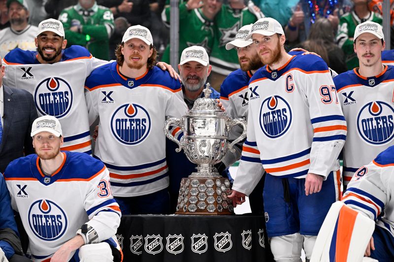May 29, 2025; Dallas, Texas, USA; The Edmonton Oilers pose with the trophy after winning the Western Conference Final of the 2025 Stanley Cup Playoffs at American Airlines Center. Mandatory Credit: Jerome Miron-Imagn Images