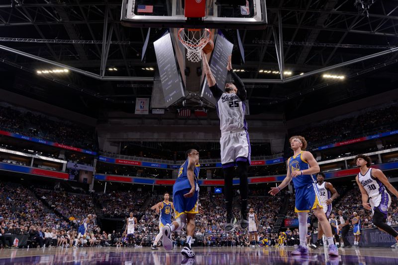 SACRAMENTO, CA - OCTOBER 9: Alex Len #25 of the Sacramento Kings drives to the basket during the game against the Golden State Warriors during a NBA preseason game on October 9, 2024 at Golden 1 Center in Sacramento, California. NOTE TO USER: User expressly acknowledges and agrees that, by downloading and or using this Photograph, user is consenting to the terms and conditions of the Getty Images License Agreement. Mandatory Copyright Notice: Copyright 2024 NBAE (Photo by Rocky Widner/NBAE via Getty Images)