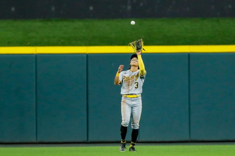 Sep 22, 2023; Cincinnati, Ohio, USA; Pittsburgh Pirates center fielder Ji Hwan Bae (3) catches a pop out hit by Cincinnati Reds shortstop Elly De La Cruz (not pictured) in the seventh inning at Great American Ball Park. Mandatory Credit: Katie Stratman-USA TODAY Sports