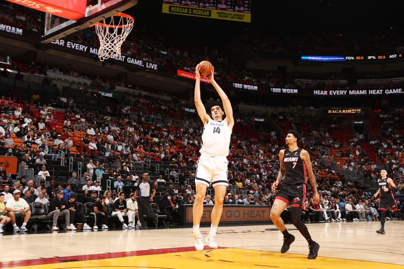 MIAMI, FL - APRIL 3: Zach Edey #14 of the Memphis Grizzlies rebounds the ball during the game against the Miami Heat on April 3, 2025 at Kaseya Center in Miami, Florida. NOTE TO USER: User expressly acknowledges and agrees that, by downloading and or using this Photograph, user is consenting to the terms and conditions of the Getty Images License Agreement. Mandatory Copyright Notice: Copyright 2025 NBAE (Photo by Issac Baldizon/NBAE via Getty Images)