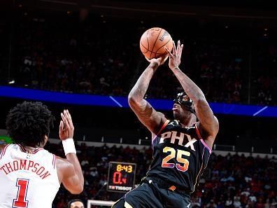 HOUSTON, TX - DECEMBER 27:   Nassir Little #25 of the Phoenix Suns shoots the ball during the game against the Houston Rockets on December 27, 2023 at the Toyota Center in Houston, Texas. NOTE TO USER: User expressly acknowledges and agrees that, by downloading and or using this photograph, User is consenting to the terms and conditions of the Getty Images License Agreement. Mandatory Copyright Notice: Copyright 2023 NBAE (Photo by Logan Riely/NBAE via Getty Images)