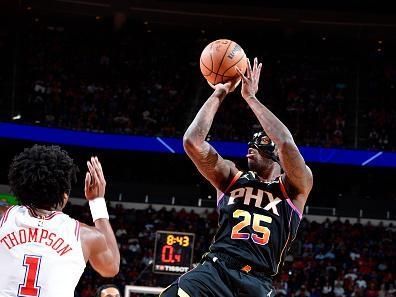 HOUSTON, TX - DECEMBER 27:   Nassir Little #25 of the Phoenix Suns shoots the ball during the game against the Houston Rockets on December 27, 2023 at the Toyota Center in Houston, Texas. NOTE TO USER: User expressly acknowledges and agrees that, by downloading and or using this photograph, User is consenting to the terms and conditions of the Getty Images License Agreement. Mandatory Copyright Notice: Copyright 2023 NBAE (Photo by Logan Riely/NBAE via Getty Images)