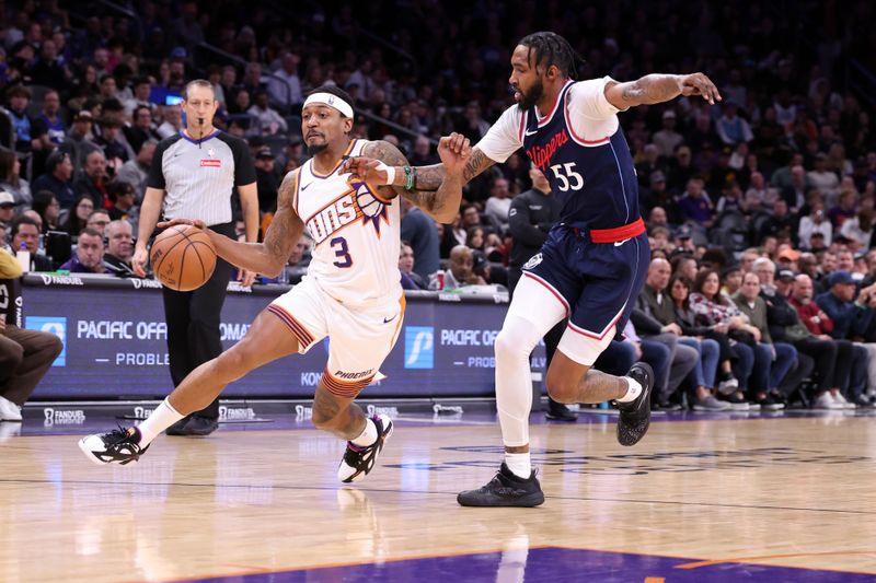 PHOENIX, ARIZONA - JANUARY 27: Bradley Beal #3 of the Phoenix Suns drives to the basket against Derrick Jones Jr. #55 of the LA Clippers during the second half at Footprint Center on January 27, 2025 in Phoenix, Arizona. NOTE TO USER: User expressly acknowledges and agrees that, by downloading and or using this photograph, User is consenting to the terms and conditions of the Getty Images License Agreement.  (Photo by Chris Coduto/Getty Images)