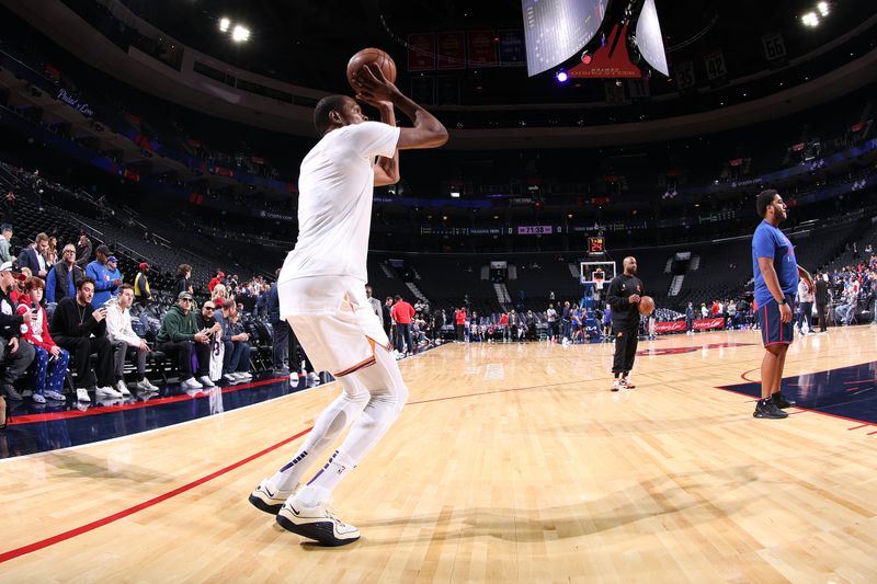 PHILADELPHIA, PENNSYLVANIA - NOVEMBER 04: Kevin Durant #35 of the Phoenix Suns warms up before playing against the Philadelphia 76ers at the Wells Fargo Center on November 04, 2023 in Philadelphia, Pennsylvania. NOTE TO USER: User expressly acknowledges and agrees that, by downloading and or using this photograph, User is consenting to the terms and conditions of the Getty Images License Agreement. (Photo by Tim Nwachukwu/Getty Images)