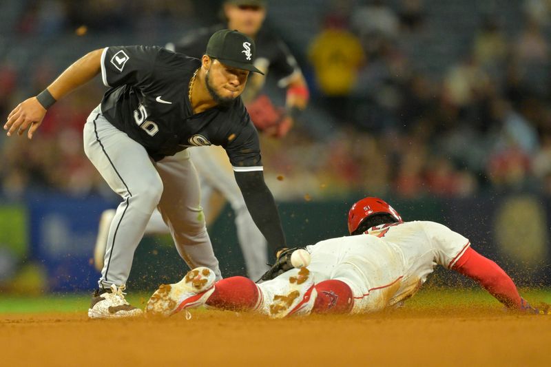 Sep 17, 2024; Anaheim, California, USA;  The ball pops out of the glove of Chicago White Sox second baseman Lenyn Sosa (50) giving Los Angeles Angels right fielder Gustavo Campero (51) a stolen base in the fifth inning at Angel Stadium. Mandatory Credit: Jayne Kamin-Oncea-Imagn Images