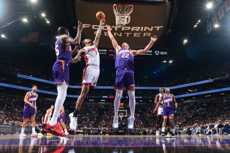 PHOENIX, AZ - NOVEMBER 6: Kel'el Ware #7 of the Miami Heat drives to the basket during the game against the Phoenix Suns on November 6, 2024 at Footprint Center in Phoenix, Arizona. NOTE TO USER: User expressly acknowledges and agrees that, by downloading and or using this photograph, user is consenting to the terms and conditions of the Getty Images License Agreement. Mandatory Copyright Notice: Copyright 2024 NBAE (Photo by Kate Frese/NBAE via Getty Images)