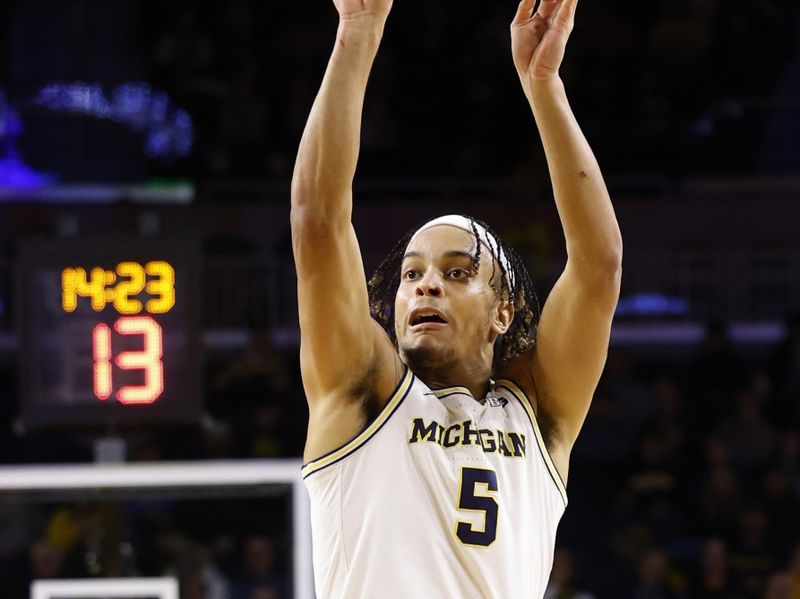 Jan 22, 2023; Ann Arbor, Michigan, USA;  Michigan Wolverines forward Terrance Williams II (5) shoots in the first half against the Minnesota Golden Gophers at Crisler Center. Mandatory Credit: Rick Osentoski-USA TODAY Sports