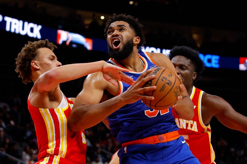 ATLANTA, GEORGIA - NOVEMBER 6: Karl-Anthony Towns #32 of the New York Knicks battles Dyson Daniels #5 of the Atlanta Hawks during the first quarter at State Farm Arena on November 6, 2024 in Atlanta, Georgia. NOTE TO USER: User expressly acknowledges and agrees that, by downloading and or using this photograph, User is consenting to the terms and conditions of the Getty Images License Agreement. (Photo by Todd Kirkland/Getty Images)