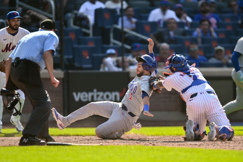 May 2, 2024; New York City, New York, USA; New York Mets catcher Omar Narváez (2) tags out Chicago Cubs third baseman Nick Madrigal (1) at home plate during the eleventh inning at Citi Field. Mandatory Credit: John Jones-USA TODAY Sports