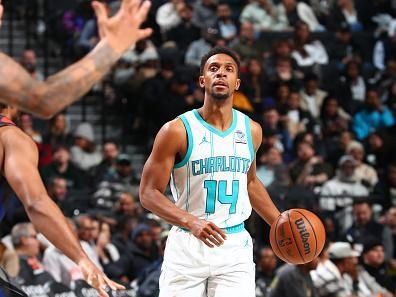 BROOKLYN, NY - NOVEMBER 30: Ish Smith #14 of the Charlotte Hornets dribbles the ball during the game against the Brooklyn Nets on November 30, 2023 at Barclays Center in Brooklyn, New York. NOTE TO USER: User expressly acknowledges and agrees that, by downloading and or using this Photograph, user is consenting to the terms and conditions of the Getty Images License Agreement. Mandatory Copyright Notice: Copyright 2023 NBAE (Photo by David L. Nemec/NBAE via Getty Images)
