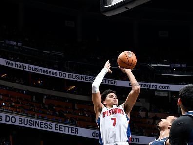 ORLANDO, FL - DECEMBER 8: Killian Hayes #7 of the Detroit Pistons shoots the ball during the game against the Orlando Magic on December 8, 2023 at Amway Center in Orlando, Florida. NOTE TO USER: User expressly acknowledges and agrees that, by downloading and or using this photograph, User is consenting to the terms and conditions of the Getty Images License Agreement. Mandatory Copyright Notice: Copyright 2023 NBAE (Photo by Fernando Medina/NBAE via Getty Images)