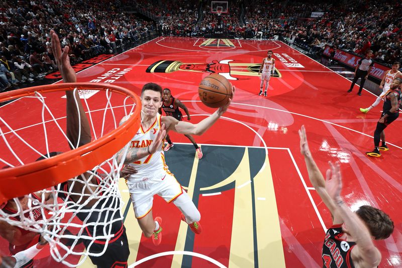 CHICAGO, IL - NOVEMBER 22: Vit Krejci #27 of the Atlanta Hawks drives to the basket during the game against the Chicago Bulls during the Emirates NBA Cup game on November 22, 2024 at United Center in Chicago, Illinois. NOTE TO USER: User expressly acknowledges and agrees that, by downloading and or using this photograph, User is consenting to the terms and conditions of the Getty Images License Agreement. Mandatory Copyright Notice: Copyright 2024 NBAE (Photo by Jeff Haynes/NBAE via Getty Images)