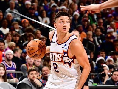 PHOENIX, AZ - DECEMBER 25: Grayson Allen #8 of the Phoenix Suns handles the ball during the game against the Dallas Mavericks on December 25, 2023 at Footprint Center in Phoenix, Arizona. NOTE TO USER: User expressly acknowledges and agrees that, by downloading and or using this photograph, user is consenting to the terms and conditions of the Getty Images License Agreement. Mandatory Copyright Notice: Copyright 2023 NBAE (Photo by Barry Gossage/NBAE via Getty Images)