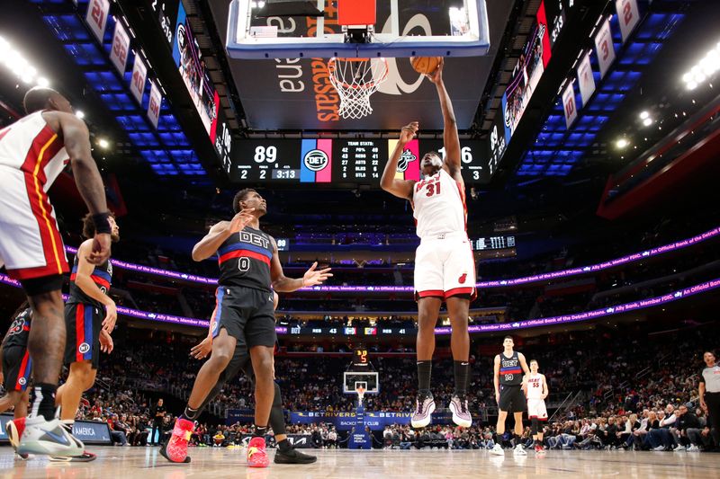 DETROIT, MI - MARCH 15: Thomas Bryant #31 of the Miami Heat drives to the basket during the game against the Detroit Pistons on March 15, 2024 at Little Caesars Arena in Detroit, Michigan. NOTE TO USER: User expressly acknowledges and agrees that, by downloading and/or using this photograph, User is consenting to the terms and conditions of the Getty Images License Agreement. Mandatory Copyright Notice: Copyright 2024 NBAE (Photo by Brian Sevald/NBAE via Getty Images)
