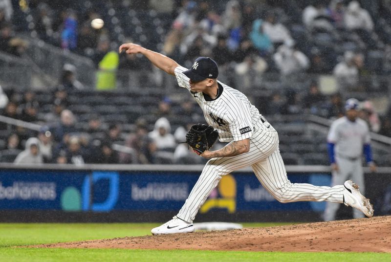 May 21, 2025; Bronx, New York, USA; New York Yankees pitcher Jonathan Loaisiga (43) pitches against the Texas Rangers during the sixth inning at Yankee Stadium. Mandatory Credit: John Jones-Imagn Images